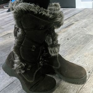 Report Olympic leather/suede boots